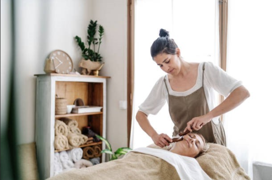 Should You Book Through a Salon Marketplace or Contact a Beauty Professional Directly?
